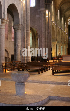 Die Kirche Notre-Dame in Beaugency (Frankreich). Stockfoto