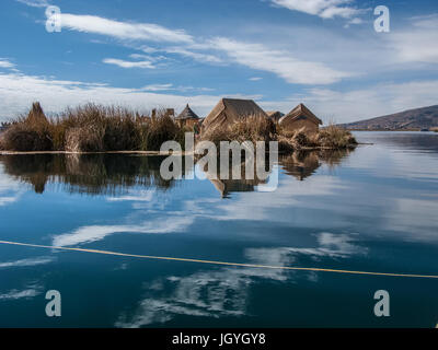 Uros schwimmende Insel im Titicacasee, Peru Stockfoto