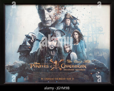 Motion Picture Plakat Werbung für Fluch der Karibik, tote Männer erzählen keine Geschichten Darsteller Johnny Depp als Jack Sparrow Stockfoto
