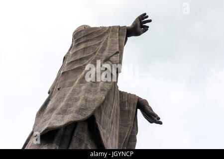 Vollansicht des großen Buddha von Ushiku, Japan. Eines der höchsten Statuen der Welt Stockfoto