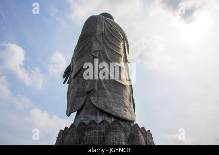 Vollansicht des großen Buddha von Ushiku, Japan. Eines der höchsten Statuen der Welt Stockfoto