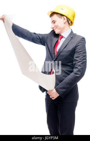 Freudige Architekt Blick auf wichtige Entwürfe auf Papier auf weißem Hintergrund Stockfoto