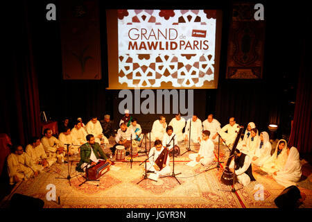 Grand Mawlid de Paris Sufi-treffen und feiern. Shuaib Mushtaq Qawwal. Frankreich. Stockfoto