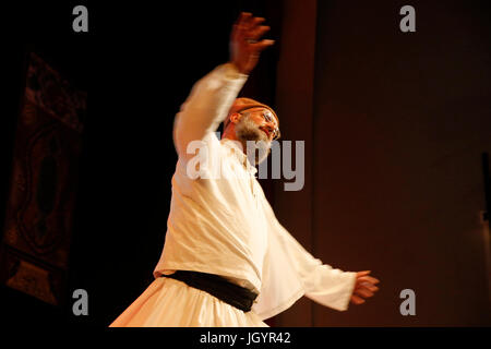 Große Mawlid de Paris Sufi-Feier. Derwisch Omar, Naqshbandi.  Frankreich. Stockfoto