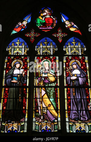 St-Paul-Kirche. Glasmalerei-Fenster. St. Margaret Mary Alacoque, Bischof Francis de Sales, Jane Frances de Chantal.  Lyon. Frankreich. Stockfoto