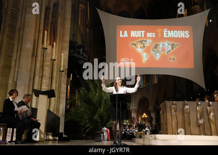 La Nuit des TŽmoins, Vigil für die heutige christliche Märtyrer, in der Kathedrale von Notre Dame, Paris. Frankreich. Stockfoto