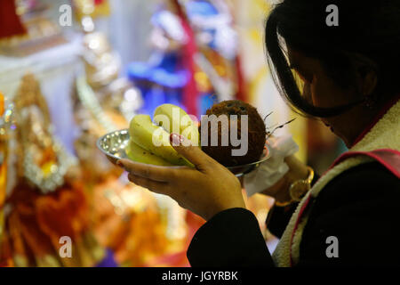 Thaipusam (Tamil Neujahr) Feier an der Paris-Ganesh-Tempel. Frankreich. Stockfoto