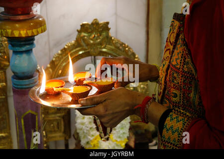 Thaipusam (Tamil Neujahr) Feier an der Paris-Ganesh-Tempel. Frankreich. Stockfoto