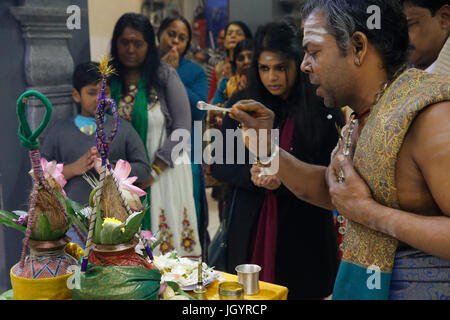 Thaipusam (Tamil Neujahr) Feier an der Paris-Ganesh-Tempel. Frankreich. Stockfoto