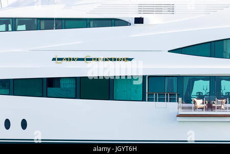 Die Lady Christine Luxusyacht im Besitz von Herrn Laidlaw von Rothiemay während der Panerai British Classic Sailing Week-Regatta in Cowes abgebildet.  Bild Stockfoto