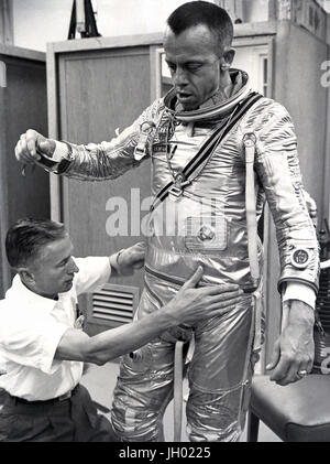 Astronauten Shepard, Alan mit Raumanzug MR-3 (Mercury-Redstone) Freiheit 7 ausgestattet. NASA-Foto Stockfoto