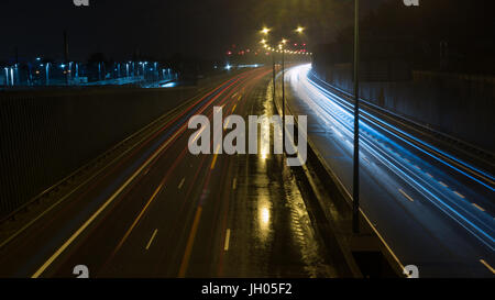Lichtspuren auf Autobahn Stockfoto