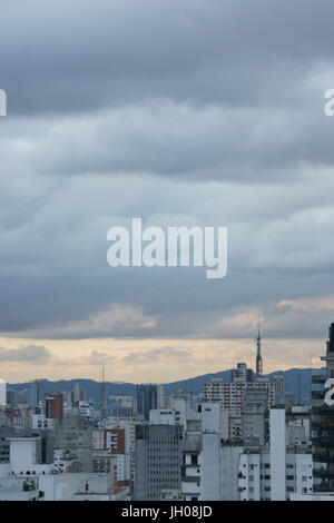 Leute, Mann, schwingen, Gebäude, São Paulo, Brasilien Stockfoto