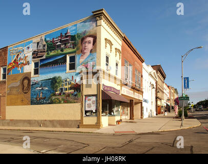 Canandaigua, New York, USA. 11. Juli 2017. Ecke Coach Street und South Main Street in der Innenstadt von Canandaigua, New York am Ufer Canandaigua Stockfoto