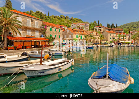Hafen Sie bei Stomorska Dorf auf der Insel Solta, Kroatien. Stockfoto