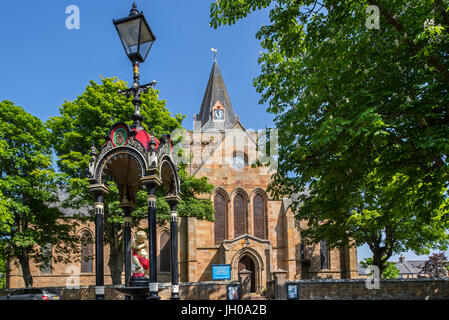 Anderson Memorial Trinkbrunnen vor dem Dornoch Dom, Pfarrkirche in der Church Of Scotland, Sutherland, Highland, Schottland Stockfoto