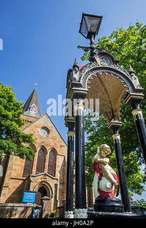 Anderson Memorial Trinkbrunnen vor dem Dornoch Dom, Pfarrkirche in der Church Of Scotland, Sutherland, Highland, Schottland Stockfoto