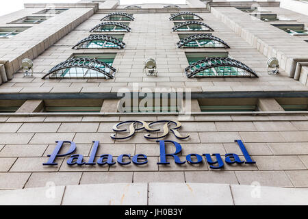 Quebec Stadt, Kanada - 29. Mai 2017: Hotel Palace Royal blauen Zeichen und Gebäude Closeup in Altstadt Stockfoto