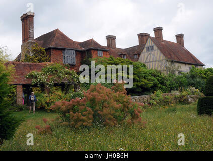 Stockrosen im Great Dixter House, Ewhurst, East Sussex Stockfoto