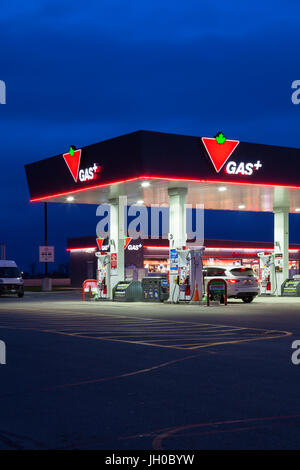 Eine kanadische Reifen Tankstelle an einer ONroute service Center oder Reisen Plaza im Besitz von Host Kilmer Service Zentren HKSC in King City, York Region, Ontario. Stockfoto