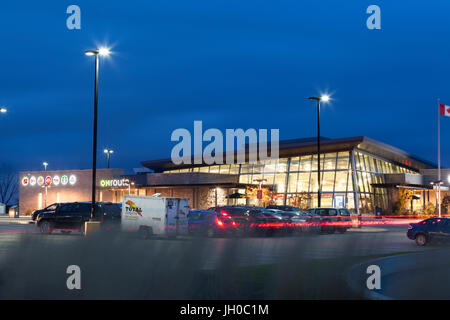 Ein ONroute service Center oder Plaza im Besitz von Host Kilmer Service Zentren HKSC in King City, York Region, Ontario, Kanada zu reisen. Stockfoto