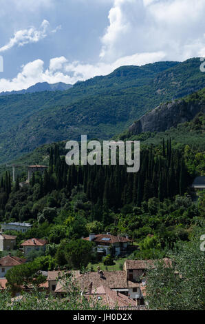 Blick von der Burg über der Stadt von Arco, nahe dem nördlichen Ufer des Gardasee, Italien Stockfoto