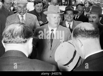 Nikita Khrushchev 1955 bei einem Besuch in Jugoslawien wegen der Belgrader Erklärung Stockfoto