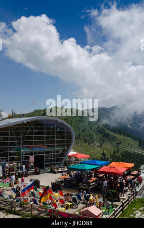 Aussicht vom Gipfel des Monte Baldo Seilbahn über Malcesine, Gardasee, Italien Stockfoto