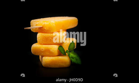 Ananas tiefgefroren Fruchtriegel Eis am Stiel Stockfoto