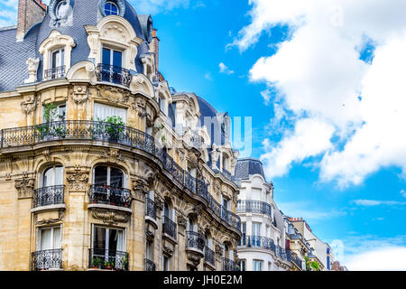 Apartments in Paris an einem sonnigen Tag Stockfoto
