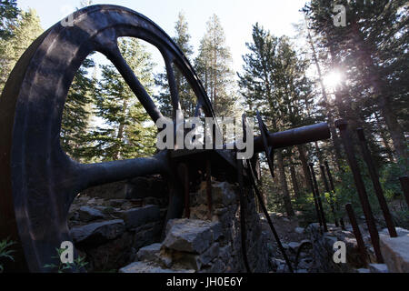 Überreste der Mühle Stadt Stampmill, gold Verarbeitung Mühle errichtet von Bergleuten, die in den 1870er Jahren in Mammoth Lakes, Kalifornien nieder. Stockfoto