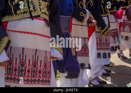 Griechisch-amerikanischen Mädchen, griechische Volkstänzer tanzen, griechischer Tanz, Marin griechische Festival, Stadt Novato, Marin County, Kalifornien Stockfoto