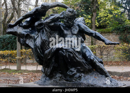 Rodin-Museum, Paris. Denkmal für Victor Hugo, bekannt als das Palais-Royal-Denkmal, nach 1900. Begleitet von der tragischen Muse, Hugo zeigt auf Stockfoto