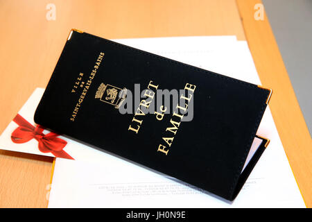 Standesamtliche Trauung. Familienbuch. Frankreich. Stockfoto