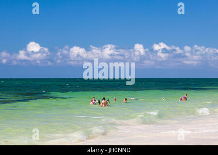 Klares sauberes Wasser am Sandspur Strand im Bahia Honda State Park auf Big Pine Key in den Florida Keys Stockfoto