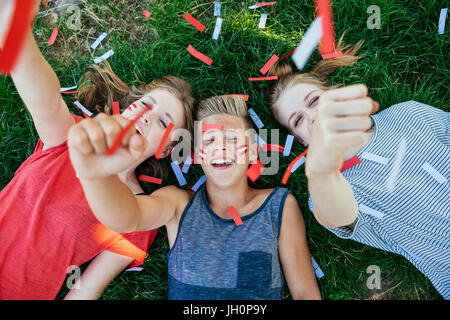 Österreich Fans mit Farben im Gesicht feiern, Wien, Österreich Stockfoto