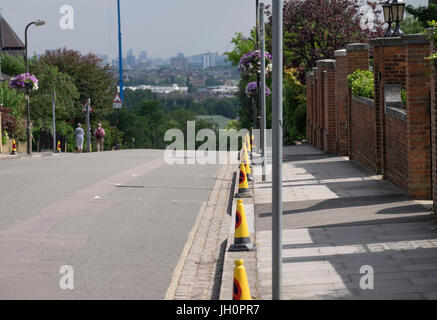 4. Juli 2017. Straßen rund um den AELTC während der Wimbledon Tennis Championships in Süd-West Londoner Vorort. Bildnachweis: Malcolm Park / Alamy. Stockfoto