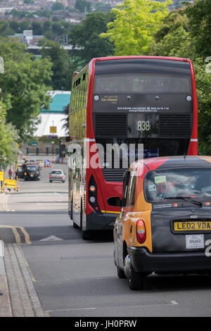 4. Juli 2017. Straßen rund um den AELTC während der Wimbledon Tennis Championships in Süd-West Londoner Vorort. Bildnachweis: Malcolm Park / Alamy. Stockfoto