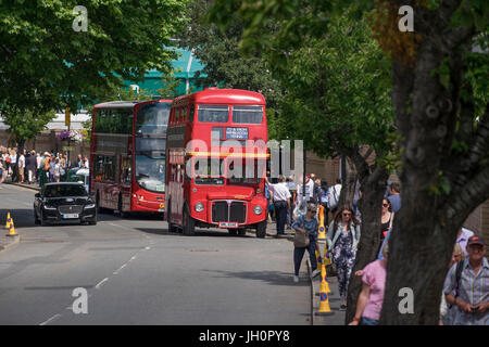 4. Juli 2017. Straßen rund um den AELTC während der Wimbledon Tennis Championships in Süd-West Londoner Vorort. Bildnachweis: Malcolm Park / Alamy. Stockfoto