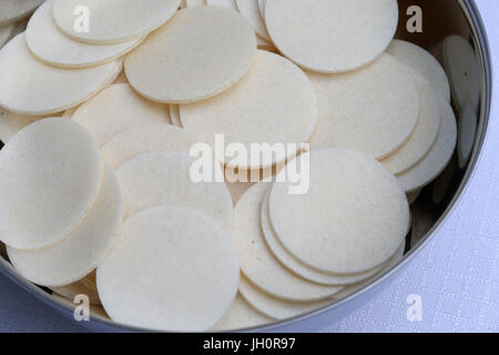 Heiligtum der Benite La Fontaine. Katholische Messe.  Eucharistie.  Römisch-katholisch ungesäuerten Wafer für die Heilige Kommunion.  Frankreich. Stockfoto