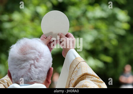 Heiligtum der Benite La Fontaine. Katholische Messe.  Eucharistie.  Frankreich. Stockfoto