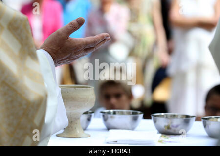 Heiligtum der Benite La Fontaine. Katholische Messe.  Eucharistie.  Frankreich. Stockfoto