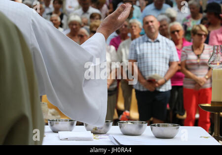 Heiligtum der Benite La Fontaine. Katholische Messe.  Eucharistie.  Frankreich. Stockfoto