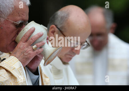 Heiligtum der Benite La Fontaine. Katholische Messe.  Eucharistie.  Frankreich. Stockfoto