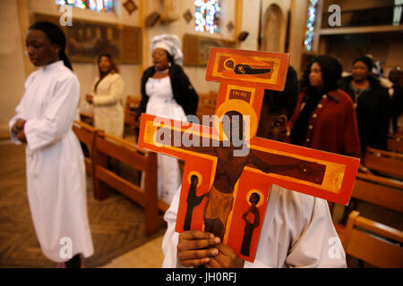 St. Nikolauskirche, Le Bourget. Katholische Messe. Frankreich. Stockfoto