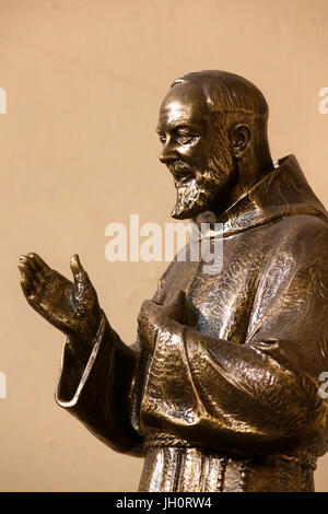 Saint Cannat Les Precheurs Kirche, Marseille. Statue von Pater Pio. Frankreich. Stockfoto