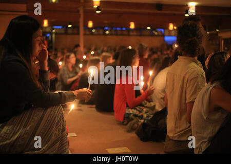 Taizé Gemeinschaft. Kirche der Versöhnung. Samstag Abend-Gebete. Stockfoto