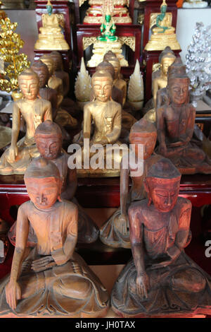 Wat Velouvanaram.  Buddha-Statuen.  Frankreich. Stockfoto