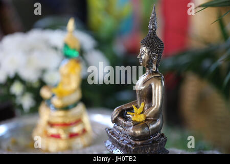 Wat Velouvanaram.  Goldene Buddha-Statue.  Frankreich. Stockfoto