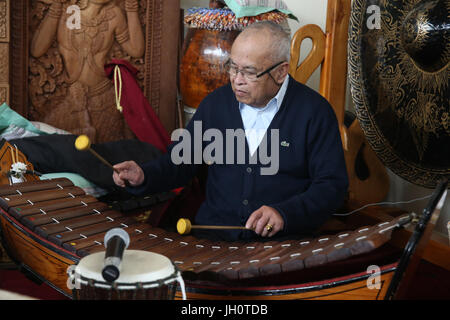 Wat Velouvanaram.  Laotische Volksmusik.  Xylophon Lanat. Frankreich. Stockfoto